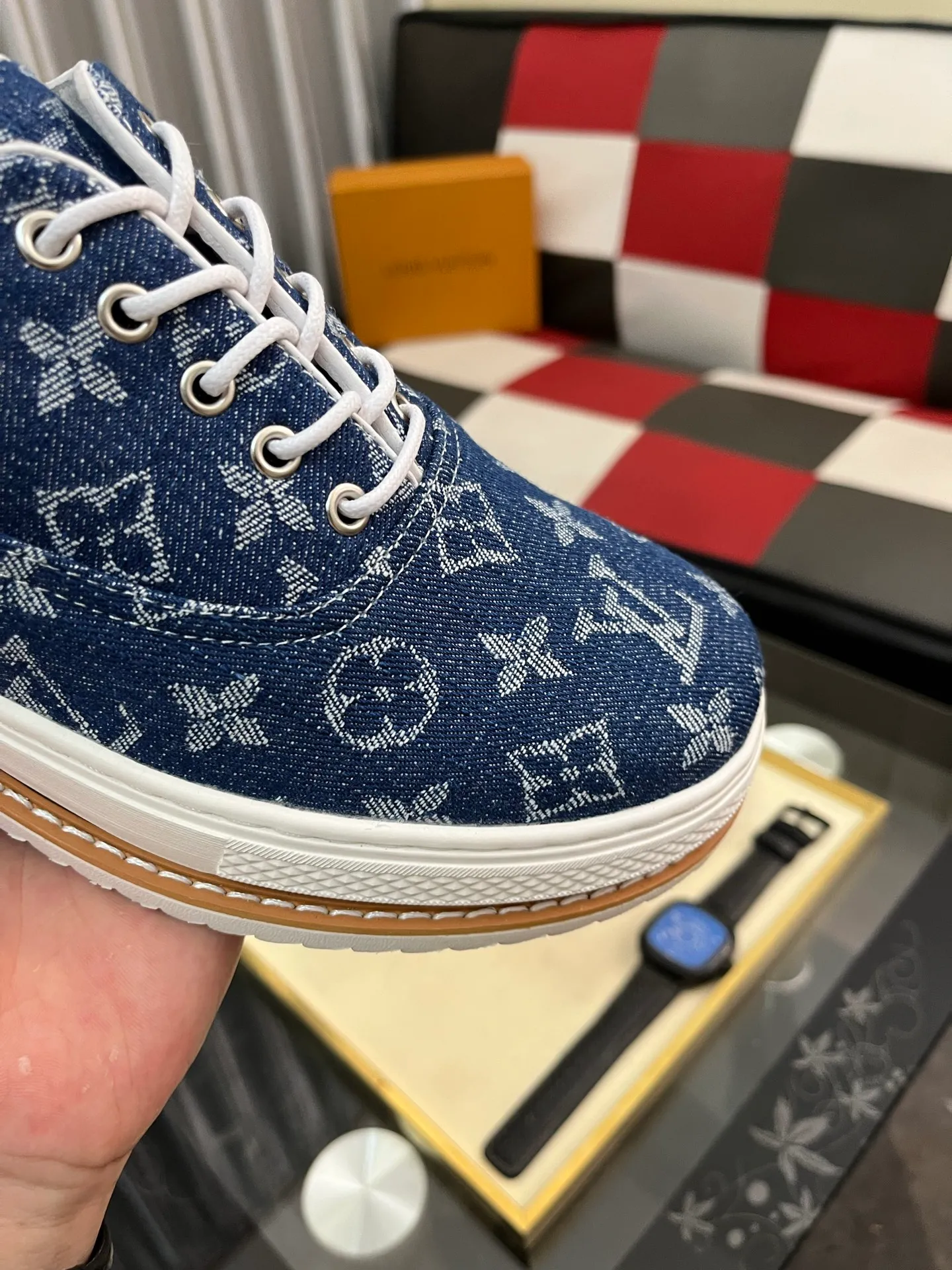 Men's Men's Shoes 💰420⌚️⌚️🇮🇹🇮🇹LV Louis Vuitton. The latest trendy casual shoes are popular in physical stores in sizes 38-44. New spring and summer comfortable imported custom original cowhide, unique jacquard fabric element design. Paired with sheepskin lining, Lv original bottom, [taiyang][taiyang] high-end packaging and high quality💪Details determine the quality, you can enter and leave the counter at will, welcome to compare🇮🇹